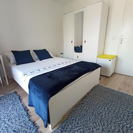Private Room In Renovated Apartment - Tram 1 Min Walk Nice Værelse billede
