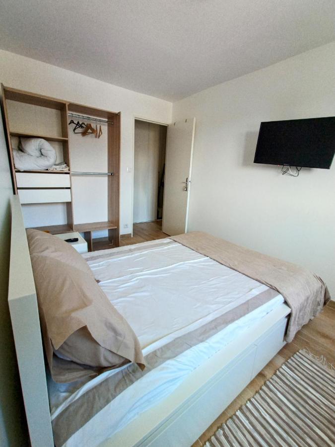 Private Room In Renovated Apartment - Tram 1 Min Walk Nice Eksteriør billede