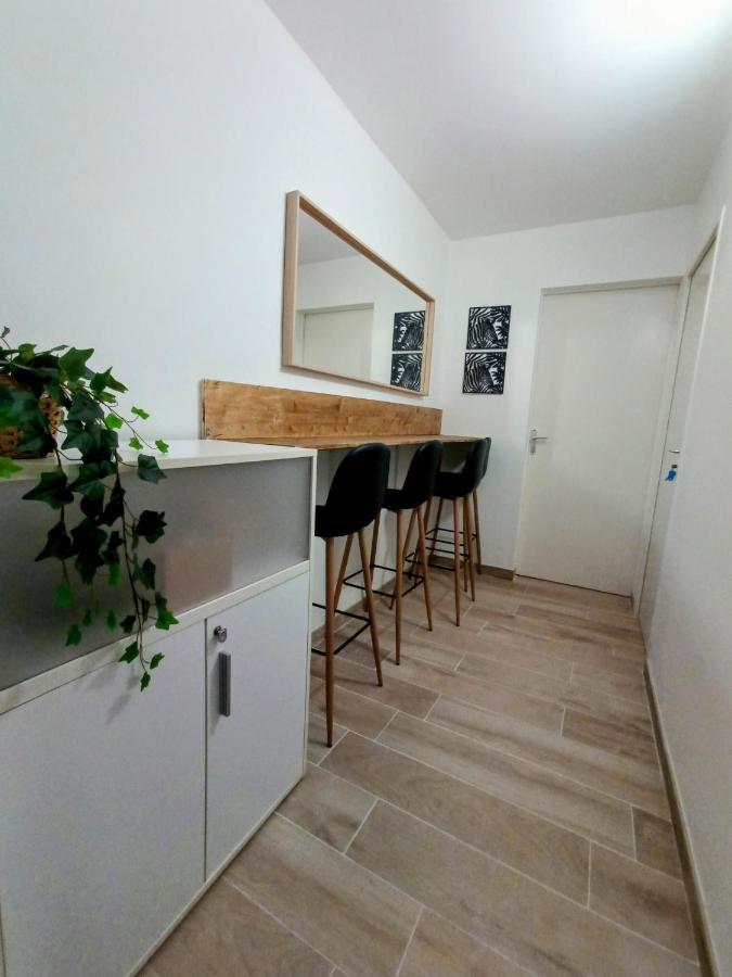 Private Room In Renovated Apartment - Tram 1 Min Walk Nice Eksteriør billede